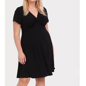 BLACK RIB TWIST FRONT SKATER DRESS 1x

NWT